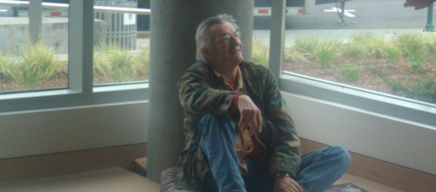<h3>2011, Rick Bartow rests with his wood carvings Facing The Future Eyes Wide Open for the University of Oregon Ford Alumni Center</h3>